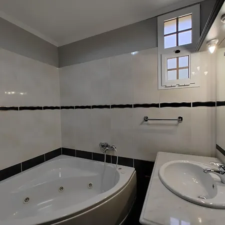 Casa Rosa - Vereda Da Ilha * Santana (Madeira)